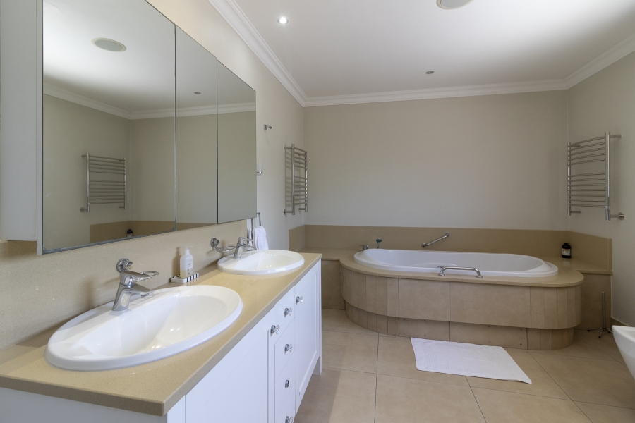5 Bedroom Property for Sale in Royal Alfred Marina Eastern Cape